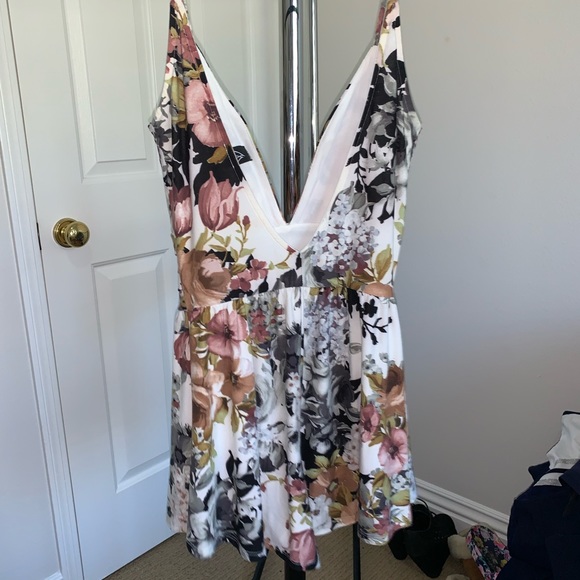 Floral romper - Picture 3 of 3
